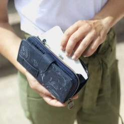 Cartera De Mujer Lois Redwood Color Bordada -Almacenamiento De Viaje azul marino sku 16321712 18450568 xxl