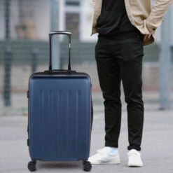 Maleta 60 Cms Mediana Skpat Lisboa Rígida En Abs Extensible Con Capacidad De 65L Tsa Integrado