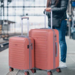 Juego De Maletas (Cabina Y Mediana) Monaco Con Capacidad De 67L Con Tsa Y Usb -Almacenamiento De Viaje coral sku 16041923 28040232 xxl