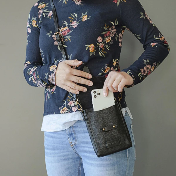 Bolsito Con Bandolera Desmontable De Unisex Lois Colección Calgary Con Cierre Solapa Y Cremallera 4 Bolsito Con Bandolera Desmontable De Unisex Lois Colección Calgary Con Cierre Solapa Y Cremallera - Imagen 2